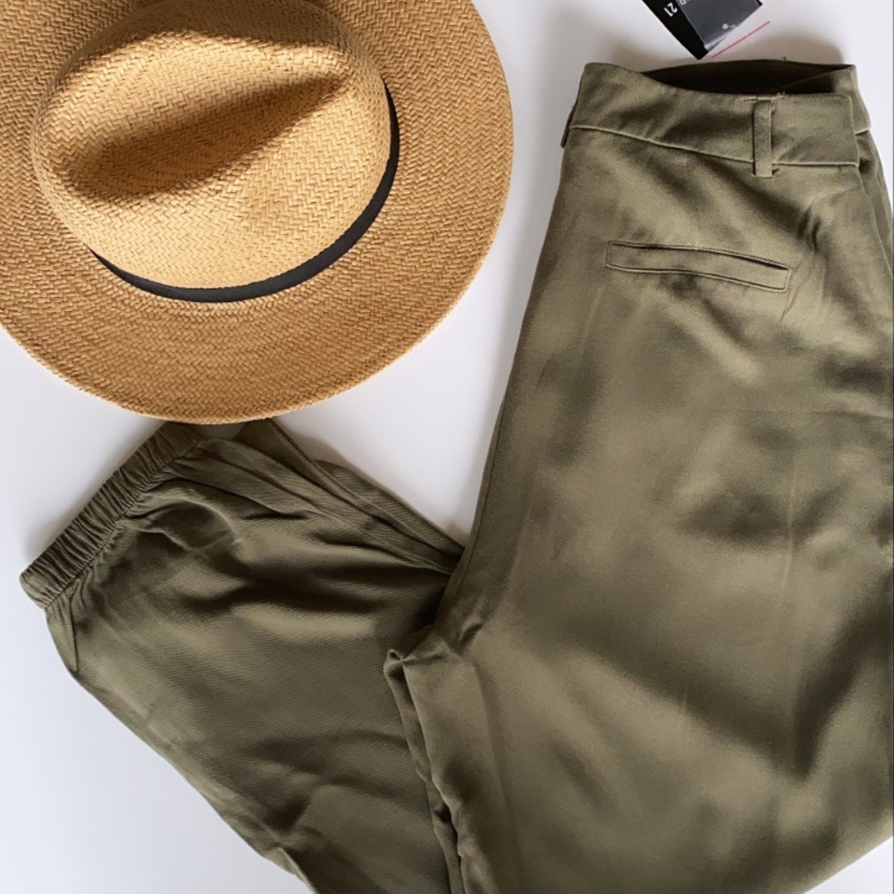 Forever 21 Cropped Ankle Pant